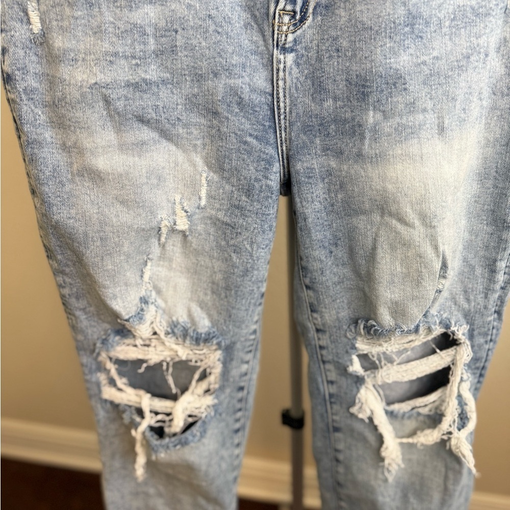 Trendy Light Blue Distressed Women's Jeans - Picture 5 of 8